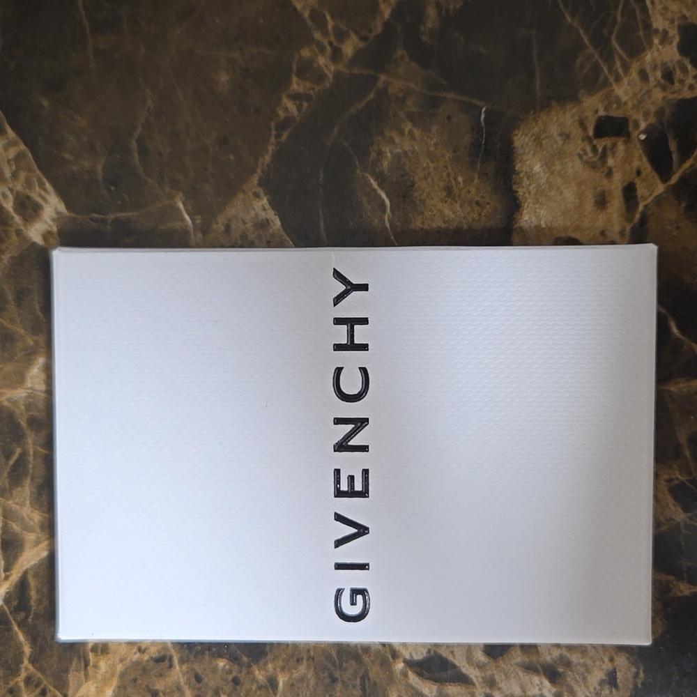 AUTHENTIC Givenchy Textured Cream Pouch with Gold Zipper - Picture 9 of 10